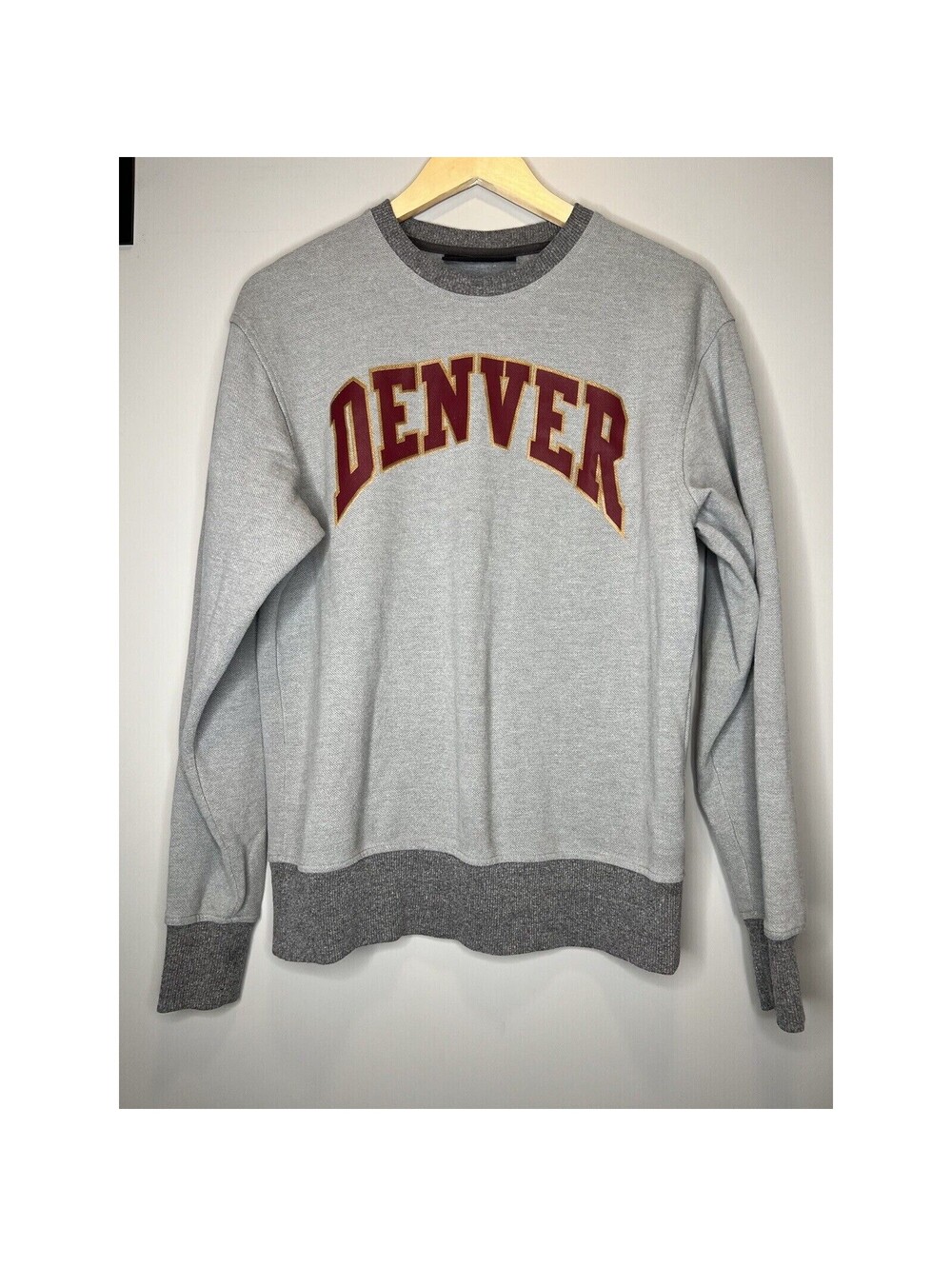 Under Armour Loose Fit Crew Neck Pullover Sweatshirt DENVER Co Mens Sz Small